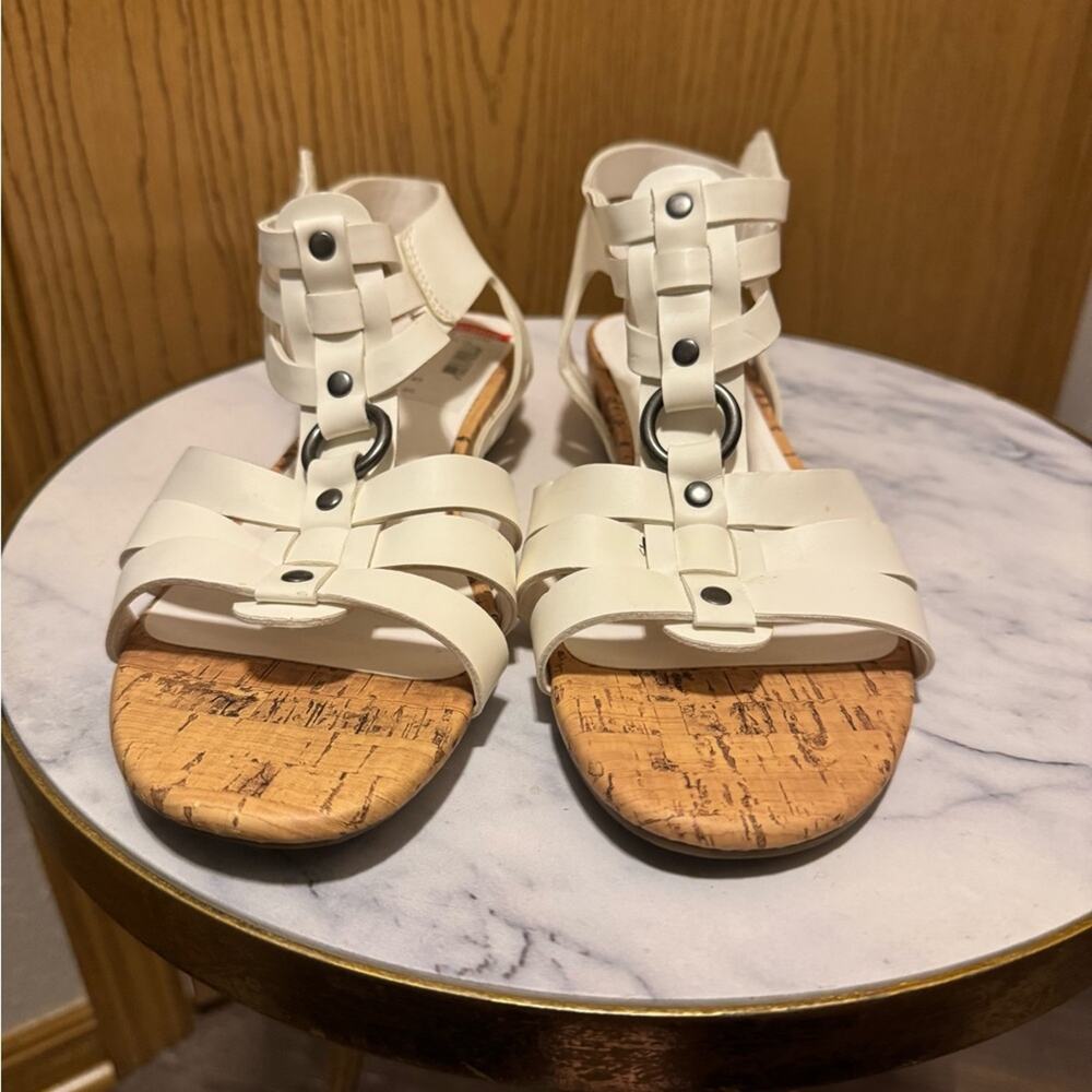 Relativity White Strappy Sandals Size 8.5 NWT